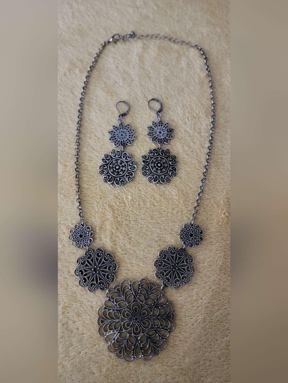 Intricate Silver-Tone Filigree Necklace & Earrings Set